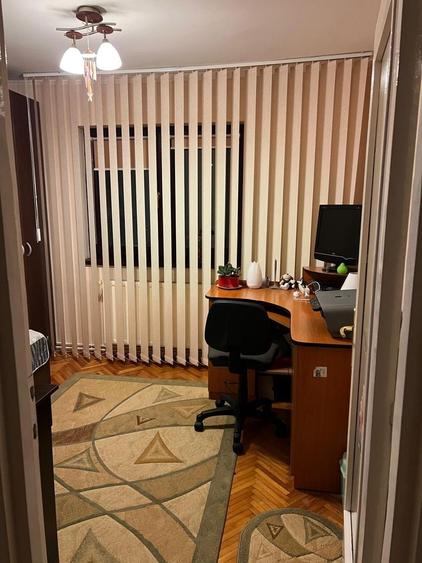 Apartament cu 4 camere decomandat în Central
