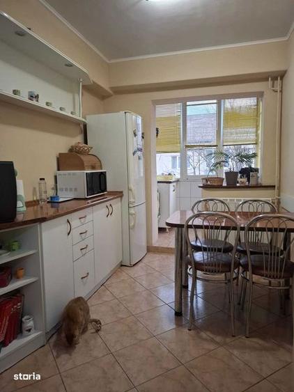 Apartament cu 3 camere în Decebal