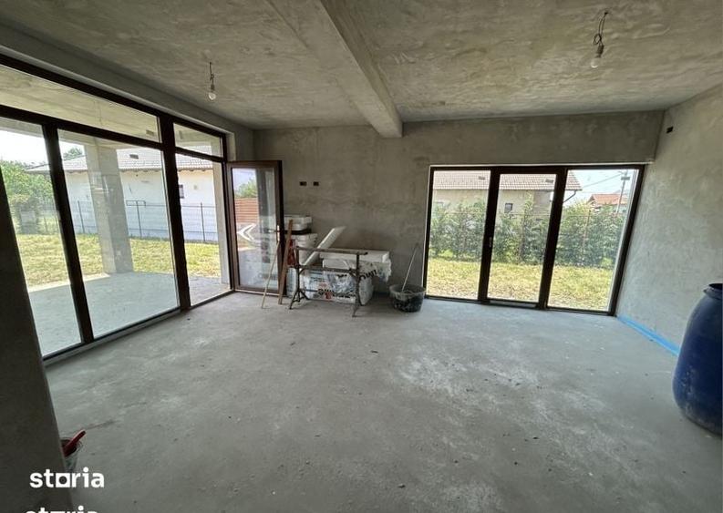 Casă cu 4 camere decomandat cu Teren 170 Mp în Livada