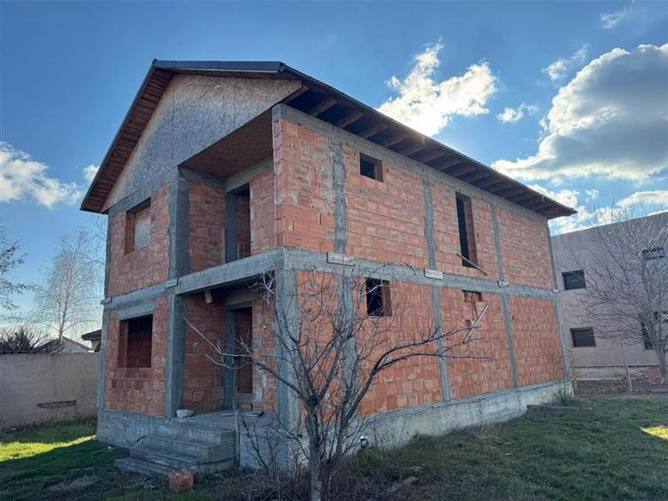 Casă individuală cu 5 camere cu Teren 377 Mp în Câmpineanca