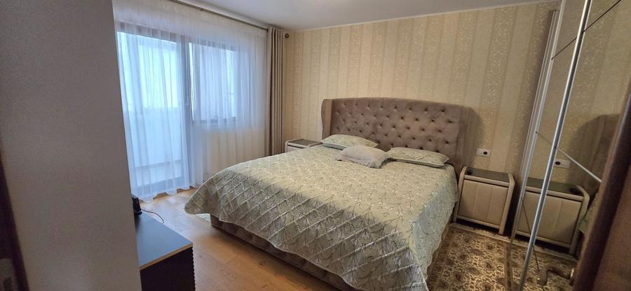Apartament cu 3 camere decomandat, mobilat în Micro 6