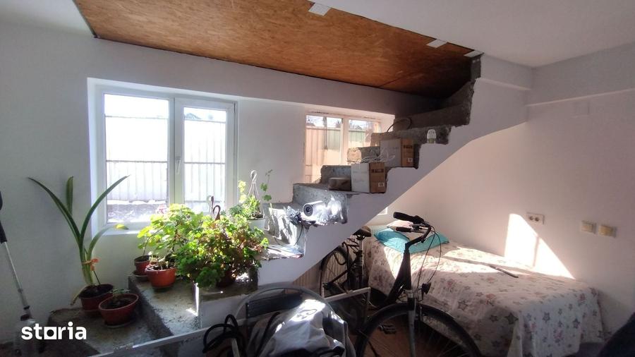 Casă cu 3 camere cu Teren 260 Mp în Brătianu