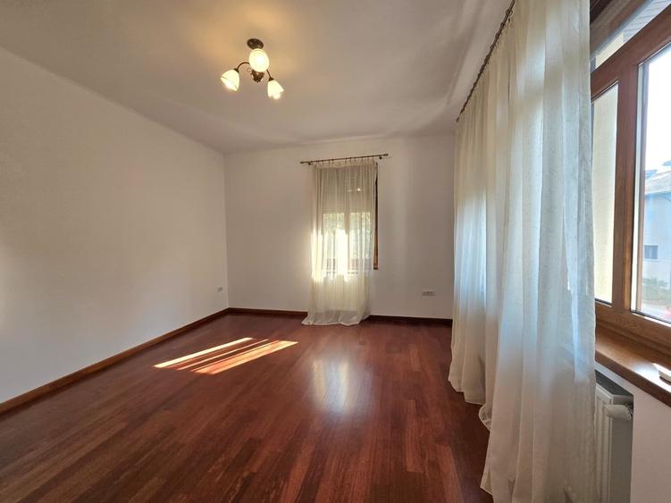 Apartament cu 5 camere în Aviatorilor