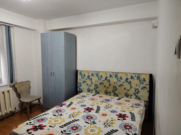 Apartament cu 3 camere decomandat, mobilat în Central