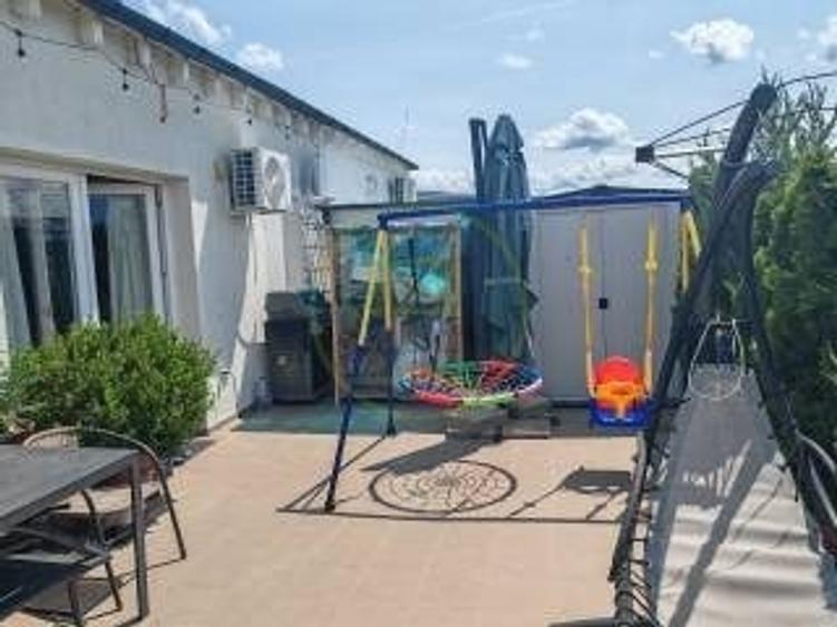 Penthouse cu 3 camere decomandat, mobilat în Turnișor