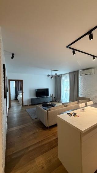 Apartament cu 3 camere decomandat, mobilat în Central