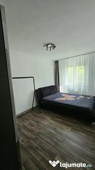 Apartament cu 3 camere semidecomandat în Tomis Nord