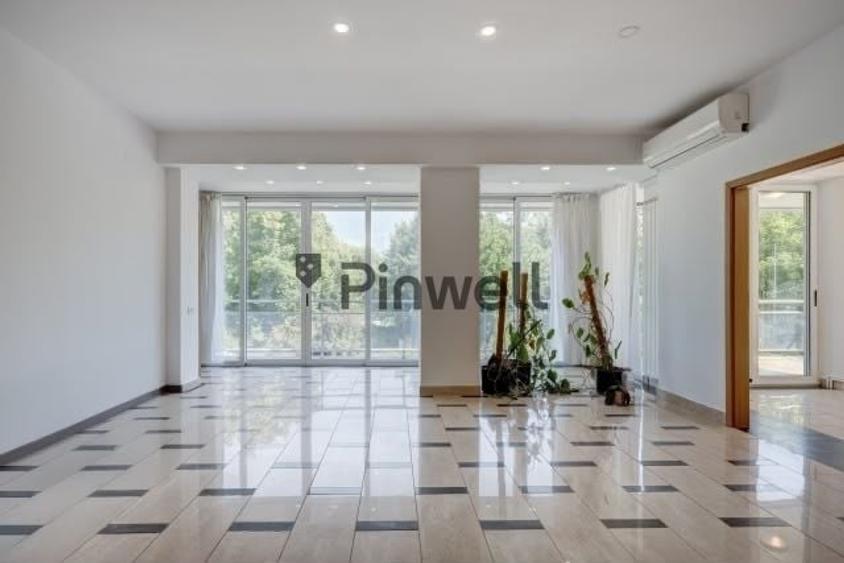 Apartament cu 4 camere decomandat în Primăverii
