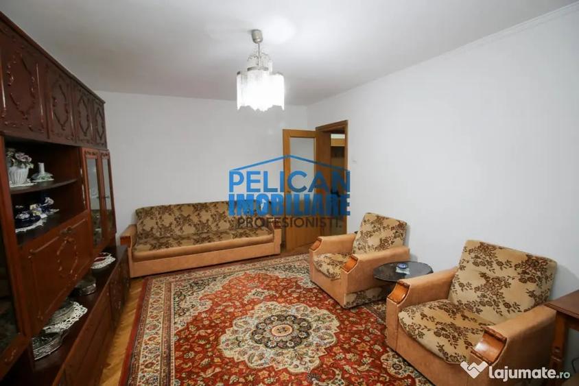 Apartament cu 3 camere decomandat în Pelican