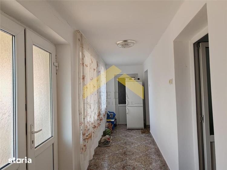 Casă cu 3 camere cu Teren 2504 Mp în Săvârșin