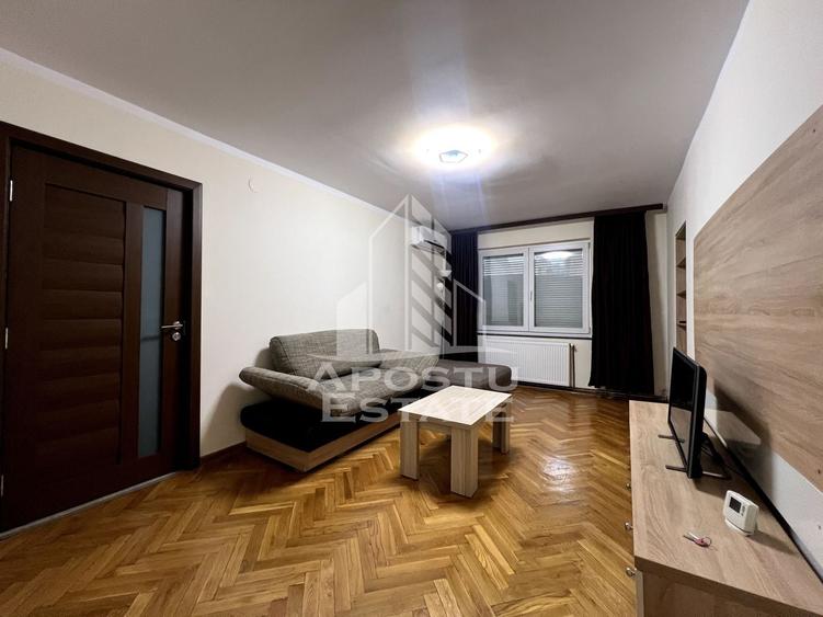 Apartament cu 4 camere decomandat, mobilat în Olimpia-Stadion