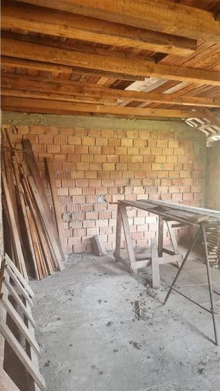 Casă cu 3 camere cu Teren 1068 Mp în Ostroveni
