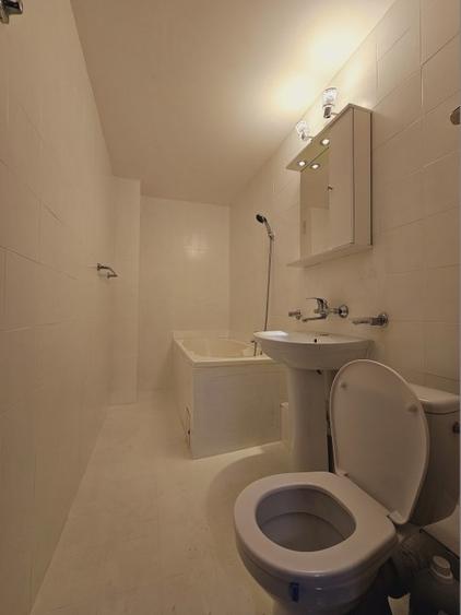 Apartament cu 3 camere decomandat, mobilat în Nerva Traian