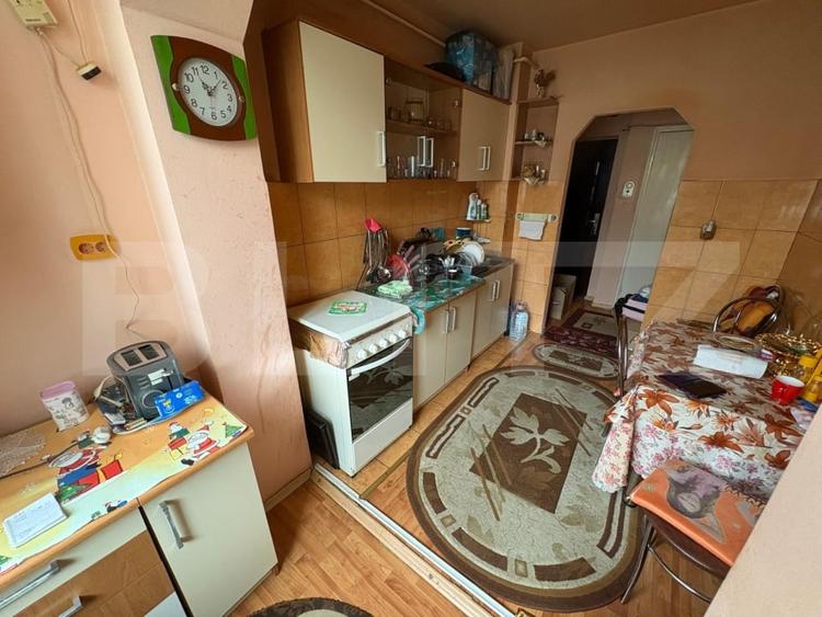 Apartament cu 2 camere semidecomandat, mobilat în Micro 4