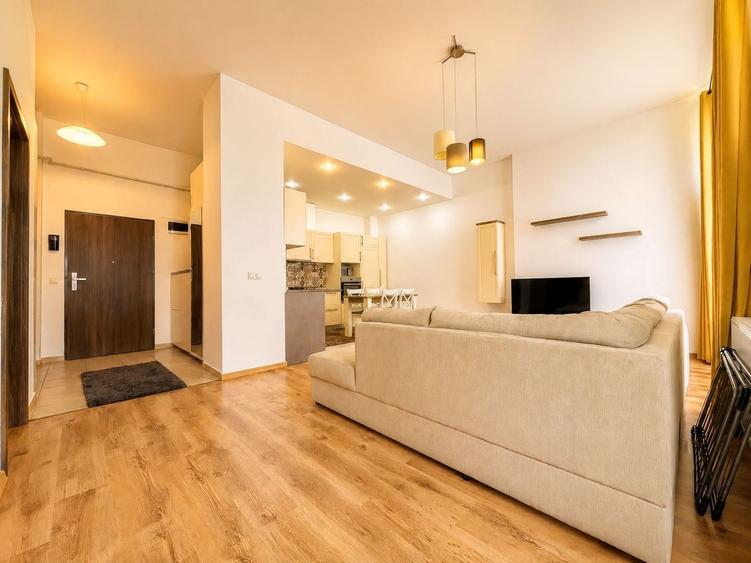 Apartament cu 2 camere semidecomandat, mobilat în Soarelui