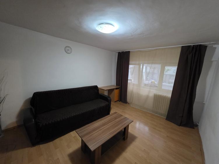 Apartament cu 3 camere decomandat, mobilat în Gorjului