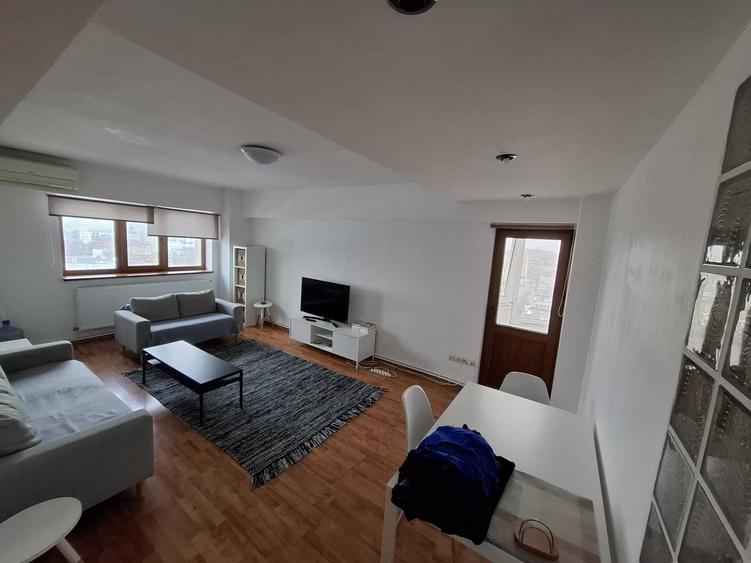 Apartament cu 3 camere decomandat în Exterior Vest