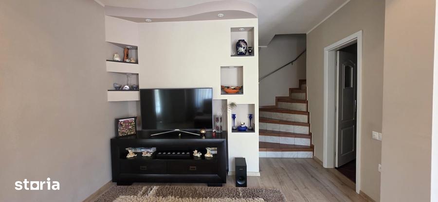 Casă cu 4 camere cu Teren 250 Mp în Delfinariu