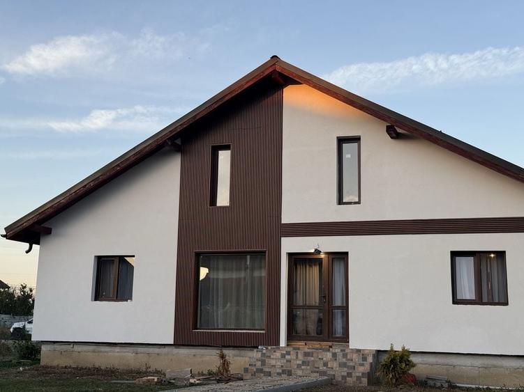 Casă cu 4 camere semidecomandat în Tărlungeni