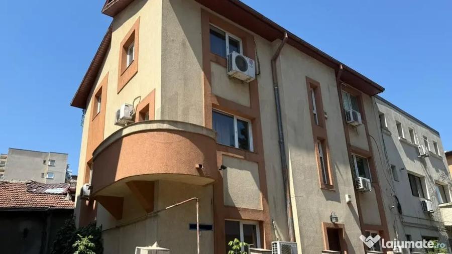 Casă cu 8 camere cu Teren 200 Mp în Unirii