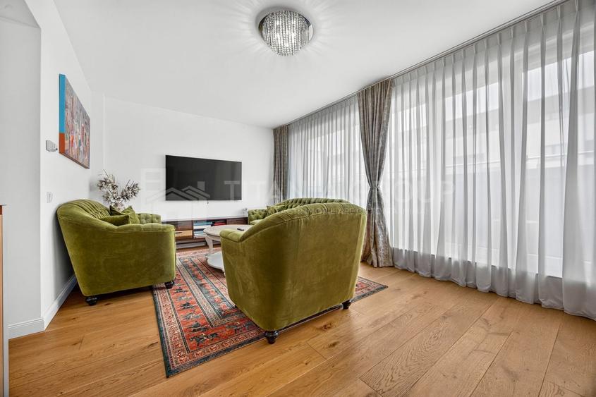 Penthouse cu 4 camere decomandat, mobilat în Tractorul