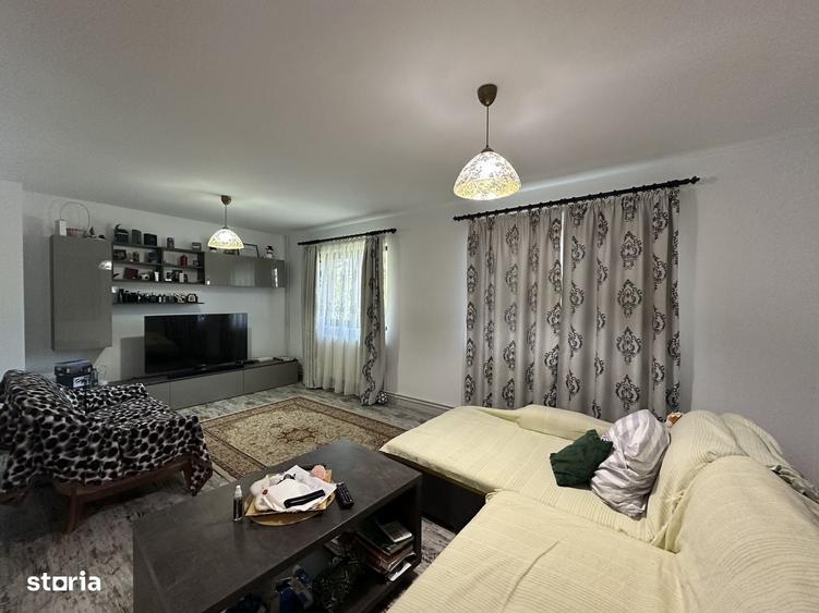Casă cu 4 camere cu Teren 3784 Mp în Cornești