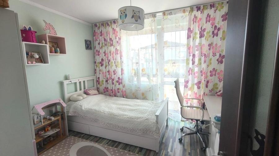 Apartament cu 3 camere decomandat, mobilat în Bucium