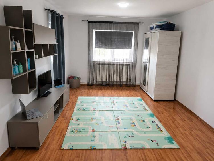 Apartament cu 2 camere decomandat în Broșteni
