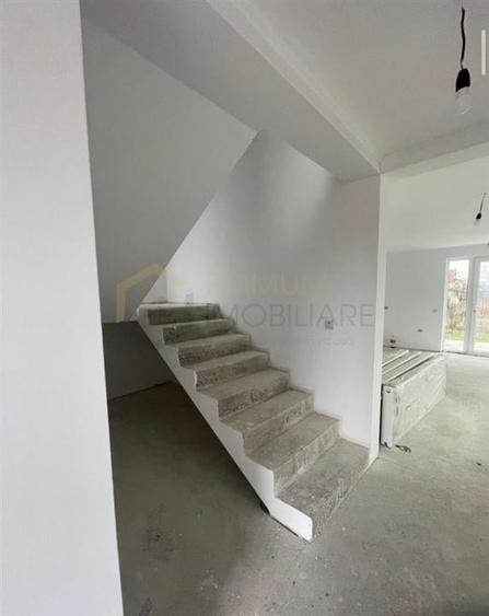 Casă individuală cu 5 camere cu Teren 400 Mp în Sânmihaiu Român