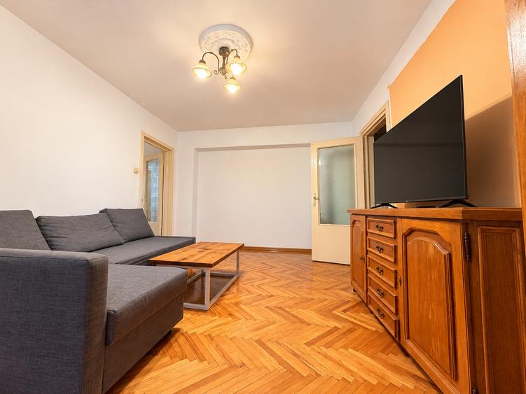 Apartament cu 2 camere semidecomandat în Soarelui