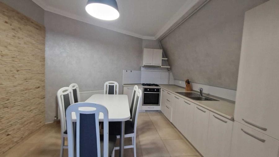 Casă cu 4 camere în Central