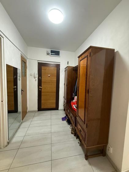 Apartament cu 3 camere decomandat, mobilat în Brâncoveanu