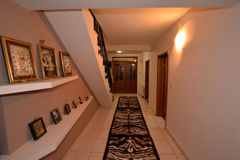Casă individuală cu 5 camere cu Teren 680 Mp în Găvana