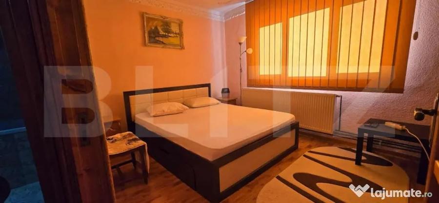 Apartament cu 3 camere semidecomandat, mobilat în Micro 4