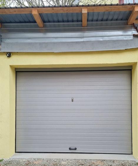 Apartament cu 3 camere decomandat în Medicină