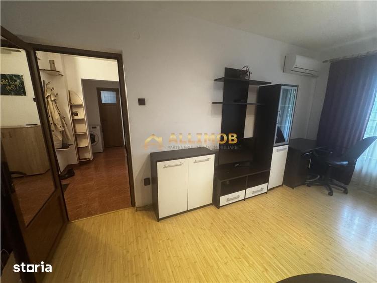 Apartament cu 2 camere decomandat în Republicii
