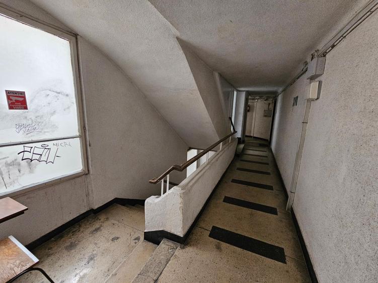 Apartament cu 3 camere semidecomandat în Națiunile Unite