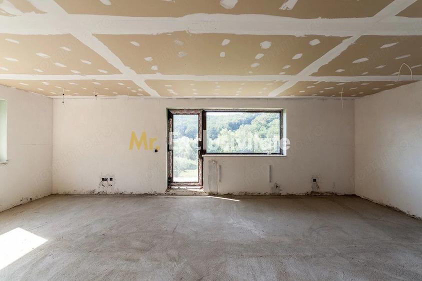 Casă cu Teren 1012 Mp în Merișani