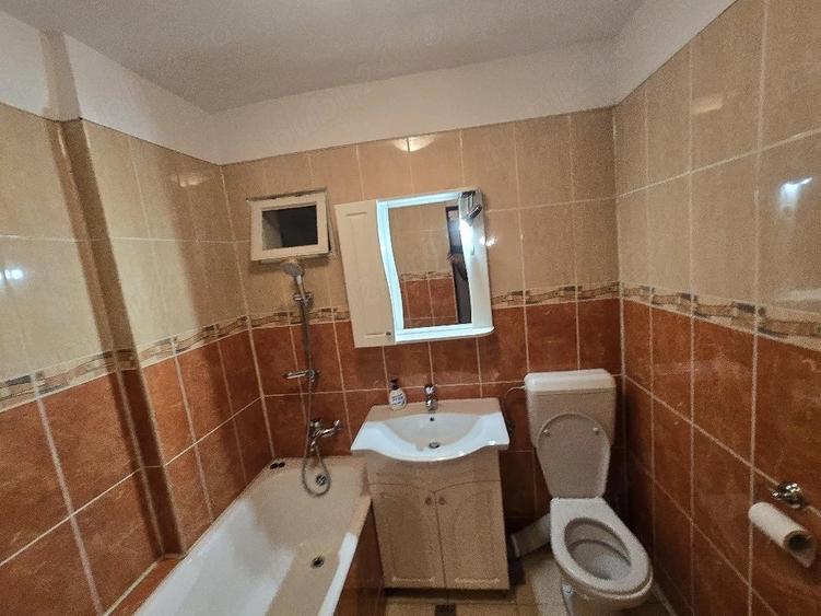 Apartament cu 3 camere decomandat în Sud