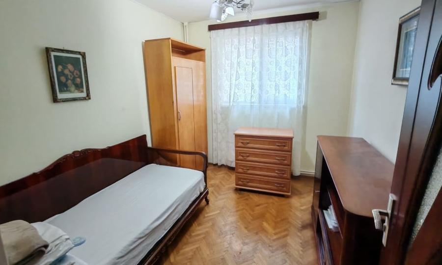 Apartament cu 3 camere decomandat în Micro 21