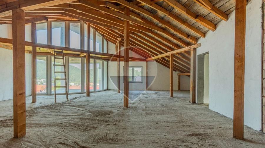 Casă individuală cu 10 camere cu Piscina în Bunloc