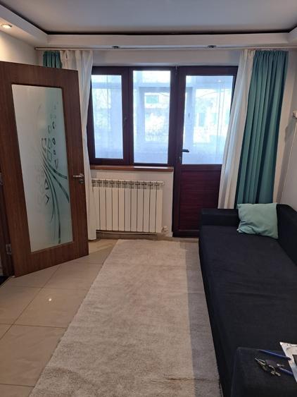 Apartament cu 3 camere semidecomandat în Central