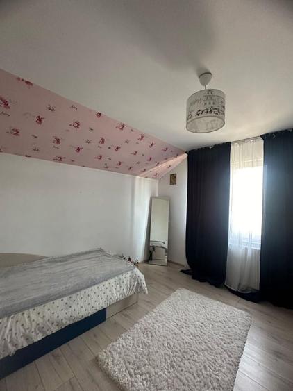 Casă cu 4 camere în Borlești