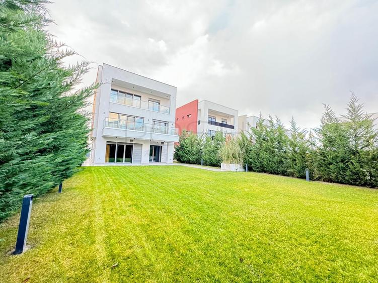 Casă individuală cu 6 camere cu Canalizare în Băneasa