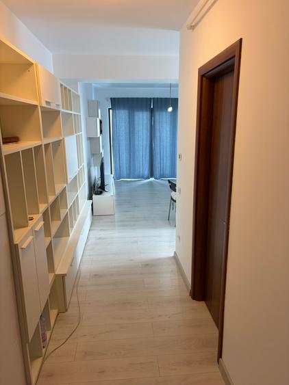 Apartament cu 3 camere semidecomandat în Barbu Văcărescu