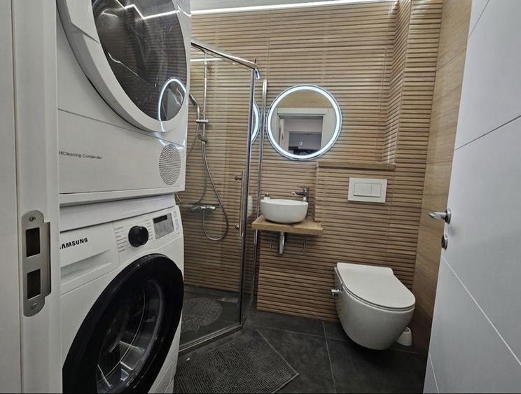 Apartament cu 3 camere decomandat în Exterior Vest