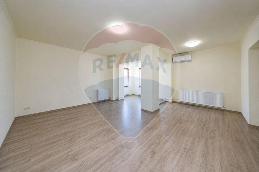 Apartament cu 4 camere de vânzare în zona Centrul Civic - 1