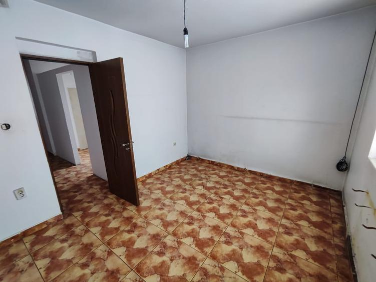 Casă individuală cu 4 camere cu Canalizare în Dâmbovița