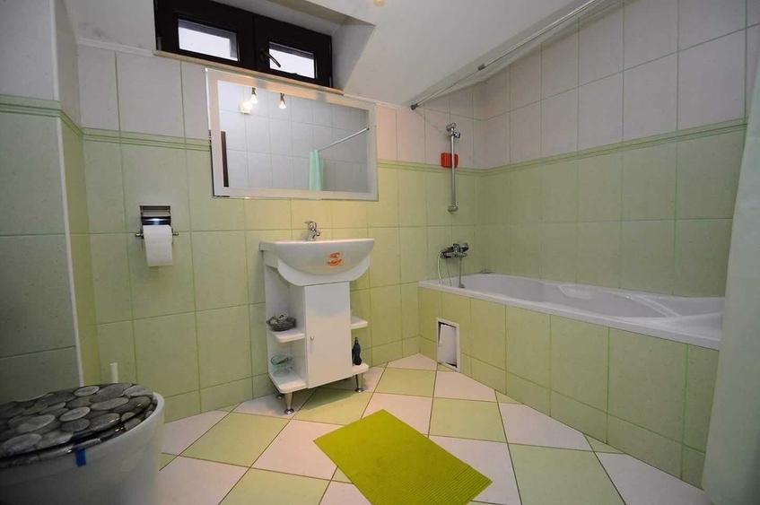 Casă cu 4 camere cu Teren 600 Mp în Central