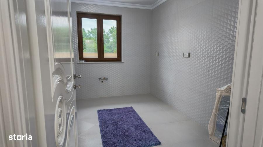 Casă cu 4 camere în Central